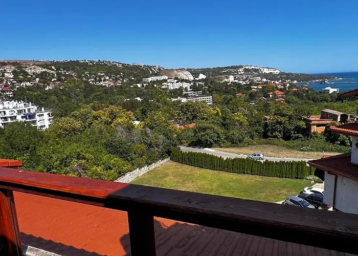 Belle's Luxe Appartement Balchik